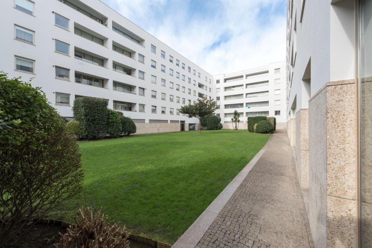 Lovelystay - Oporto Beach Apartment With 2 Free Parking Spots Matosinhos  Exterior photo